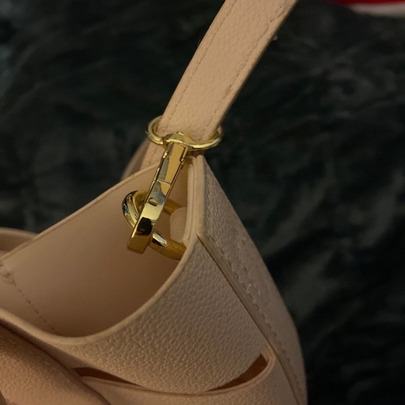 Pale pink Vera Wang Purse in great condition - Picture 5 of 8